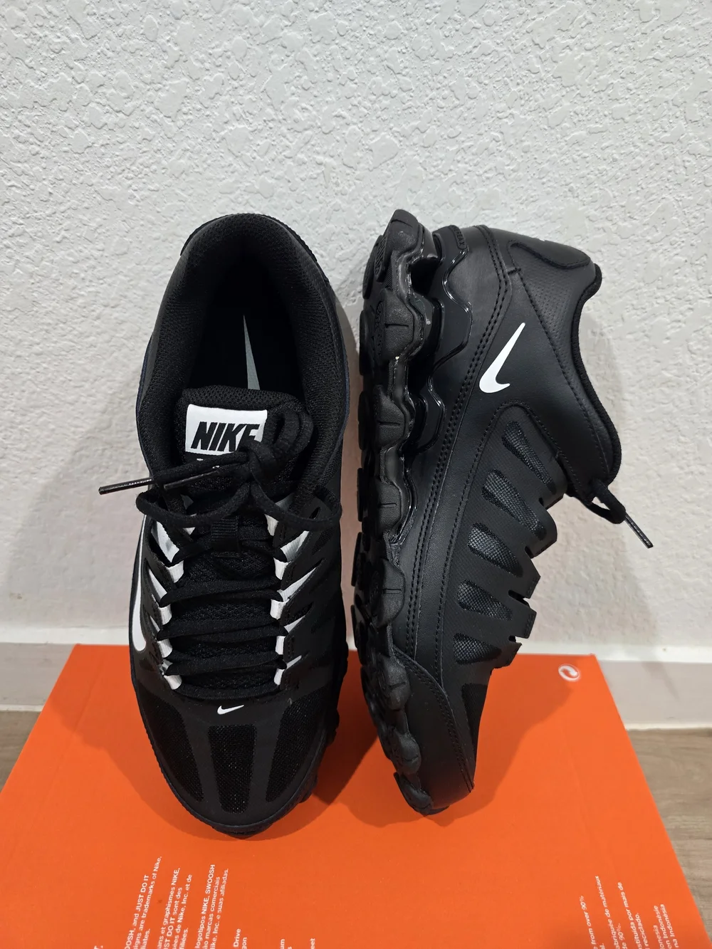 Nike sleek black